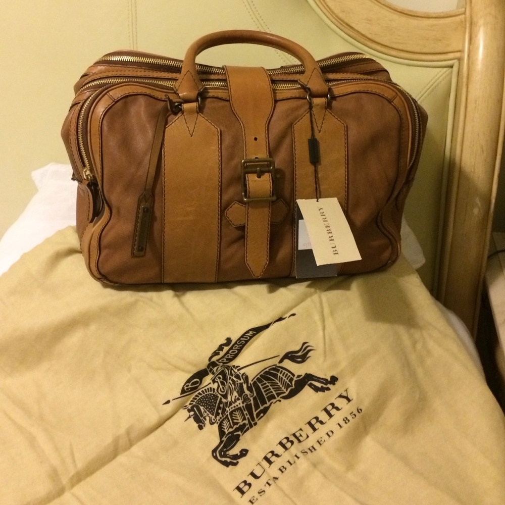 🎉HOST PICK🎉Burberry Leather Large Haydon Bowling